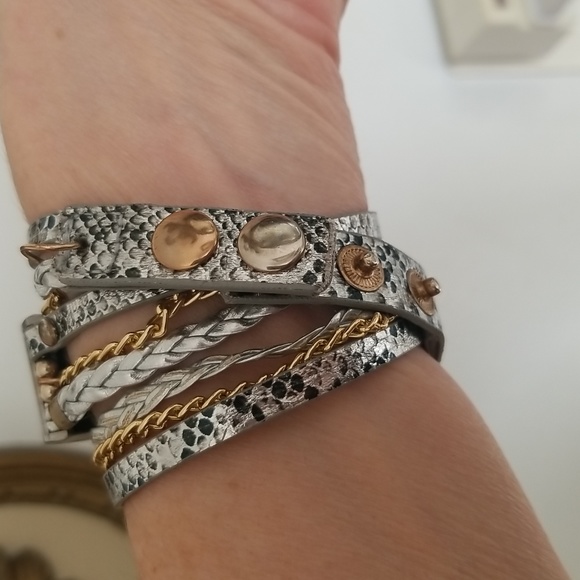 Fitbit Charge 2 Bundle With 7 Interchangeable Bands and USB Charger. - Picture 6 of 16